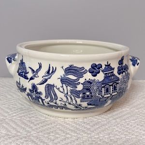 Vintage Churchill Blue Willow Serving Bowl made in england china (no lid)